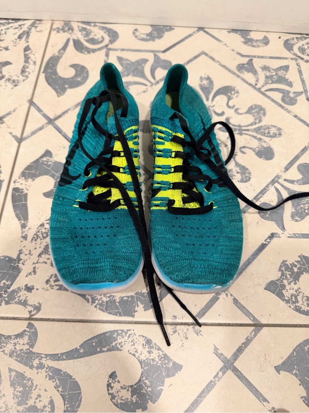 Nike Teal Knit Athletic Sneakers with Black Swoosh